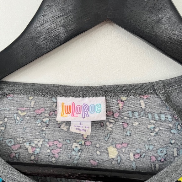 NWOT Lularoe Grey Pattern Raglan 3/4 Sleeve T-shirt - Picture 3 of 5